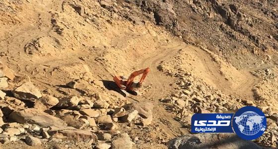 بالصور.. الأهالي يشيدون طريق مختصر بعقبة «نفر» في تبوك بالجهود الذاتية