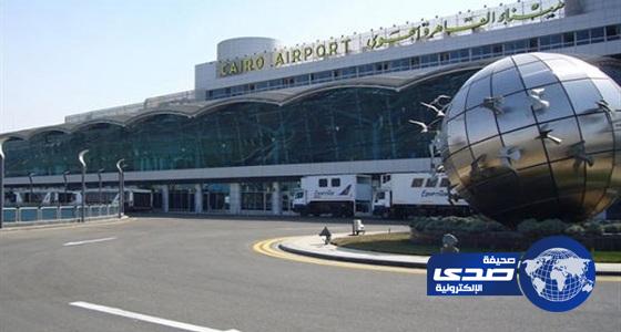 ضبط سوداني بمطار القاهرة لمحاولته تهريب سلاح ناري على شكل كاميرا