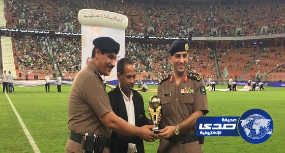 ادارة ملعب الجوهرة تكرم مدني جدة