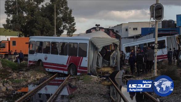 قطار يشطر حافلة ركاب إلى نصفين ويتسبب في مصرع وإصابة 57 شخصا بتونس