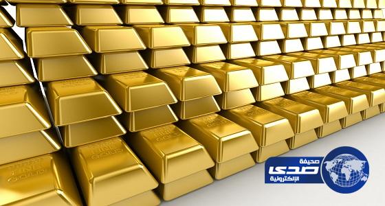 الذهب يصعد أكثر من 1% مع تراجع الدولار وعوائد السندات الأمريكية