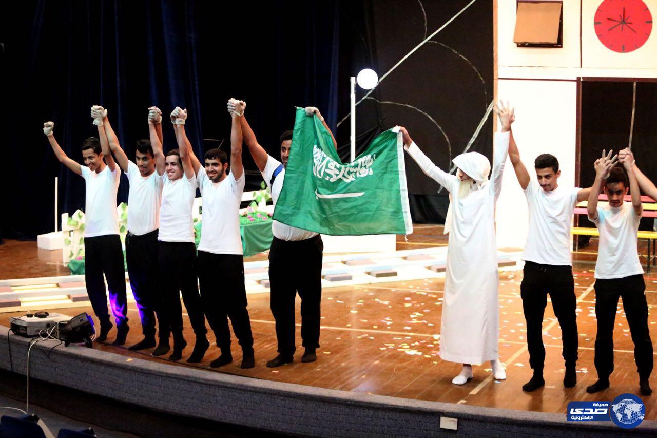 انطلاق المنافسات المسرحية بالرياض ب ” احتدام” .. وعروض الطلاب تجذب الحضور