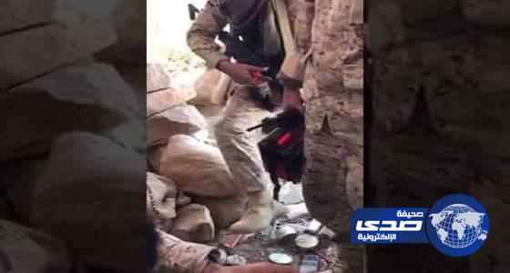 بالفيديو ..ابطال الحد الجنوبي يستولون على مستودعات للألغام الحوثية وكتب إيرانيةوطلاسم