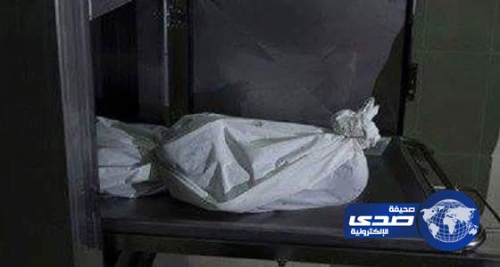 طالب مصري يسدد 30 طعنة بجسد والده أثناء نومه ووالدته تساعده في التخلص من الجثة