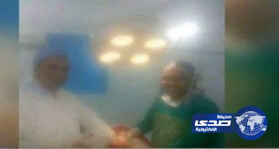 احالة 3 أطباء مصريين للتحقيق بعد  التقاطهم &#8220;سيلفي&#8221; أثناء إجراء ولادة قيصرية ونشروها