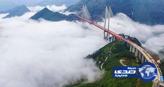 بالفيديو والصور..افتتاح أعلى جسر في العالم بالصين