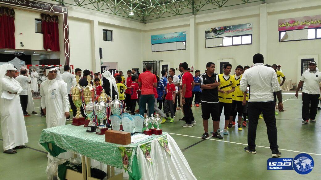 “الساعدي” يختتم بطوله الصالات لكرة القدم (صور)