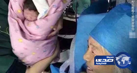 امرأة صينية تنجب طفلا وهي في الـ64 من عمرها