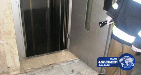 “مدني جدة” ينقذ 8 محتجزين داخل مصعد
