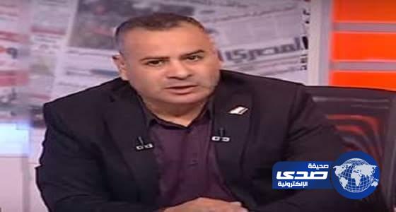 بالفيديو.. إعلامي مصري يتناول &#8220;كوارع&#8221; على الهواء