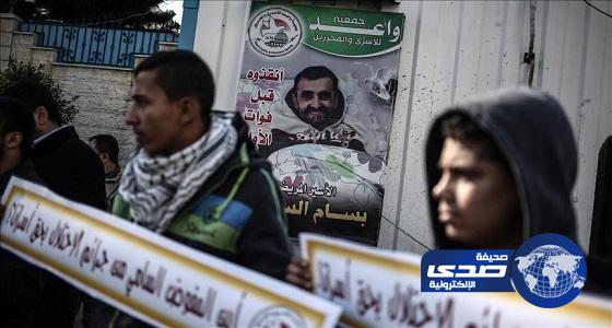 عشرات الفلسطينيين يشاركون في وقفة تضامنية دعما للمعتقلين في سجون الصهاينة