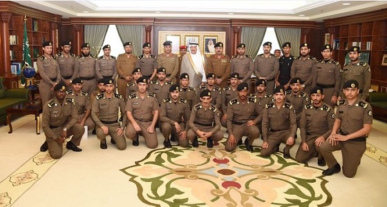 بالصور .. أمير جازان يقلد 32 من ضباط منسوبي الأمن العام رتبهم الجديدة