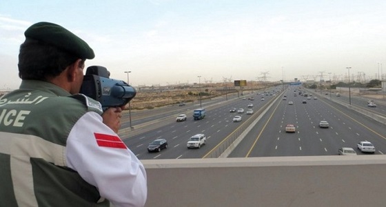 شرطة دبي تطبق &#8220;الفلاش التنبيهي&#8221;  لتحذير السائقين من تجاوز السرعة