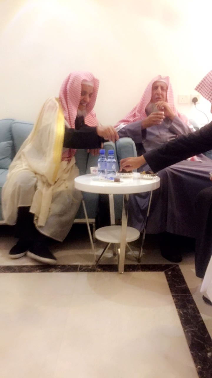بالصور.. المفتي العام يطمئن على صحة الشيخ السدلان