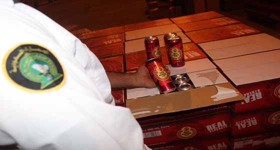 بالصور.. جمرك البطحاء يحبط تهريب أكثر من 50 ألف علبة بيرة بالكحول