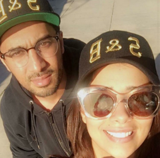 سيلفي بلقيس وزوجها..