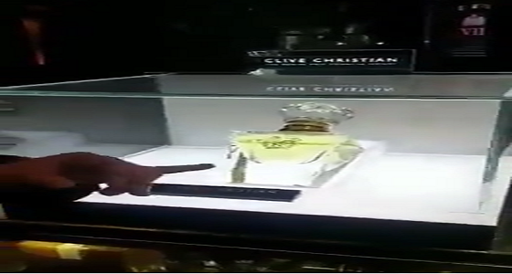 زجاجة عطر ثمنها أكثر من مليون ريال تثير استياء رواد توتير .. فيديو