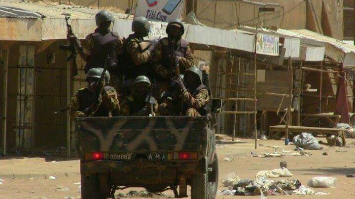بالفيديو .. انتحاري يفجر نفسه بقاعدة عسكرية في مالي و يقتل 37 عسكريًّا