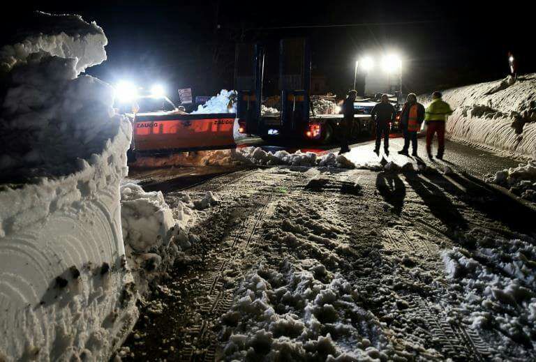 فقدان الأمل في وجود احياء بين انقاض فندق طمرته الثلوج في ايطاليا