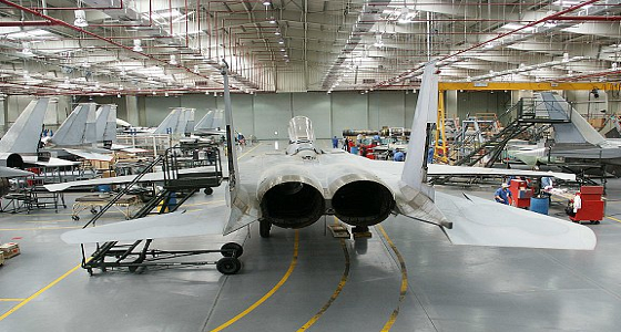 الغريبي: تصنيع هياكل كاملة لطائرات حربية بحلول عام 2030