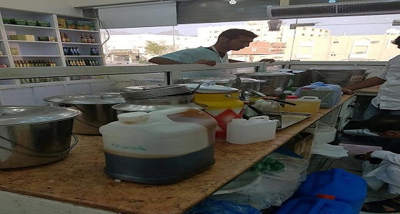 بالصور.. بلدية الشوقية بمكة تنفذ حملة على محلات بيع العسل