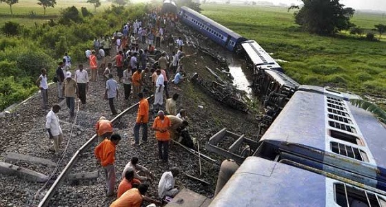 مصرع 13 شخصًا إثر حادث انحراف قطار في الهند