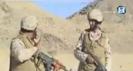 بالفيديو: جنديان بالحد الجنوبي يواصلان القتال رغم إصابتهما