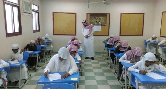 بالصور .. « أبوحيمد » يطلع على سير الاختبارات ويشيد بالجهود