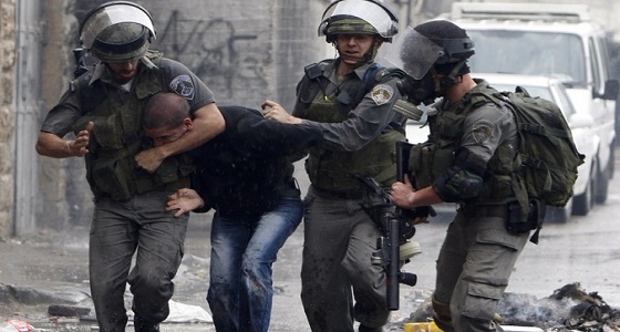 القوات الصهيونية تعتقل 17 فلسطينيًا بينهم نجل شهيد بالضفة الغربية