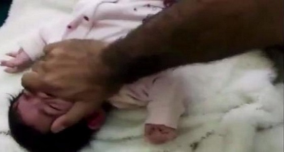 مدير فرع العمل بمكة يلتقي والدة الرضيعة المعنفة