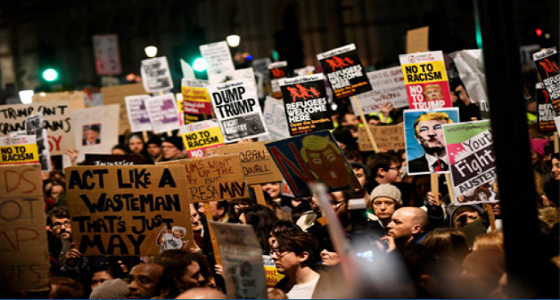 تظاهر عشرات الآلاف ضد الرئيس الأمريكي فى بريطانيا