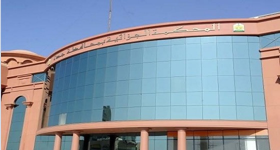 إحالة منظم حفلات ماجنة ونشرها للمحاكمة بتهم التغرير بالفتيات وتأمين المسكرات