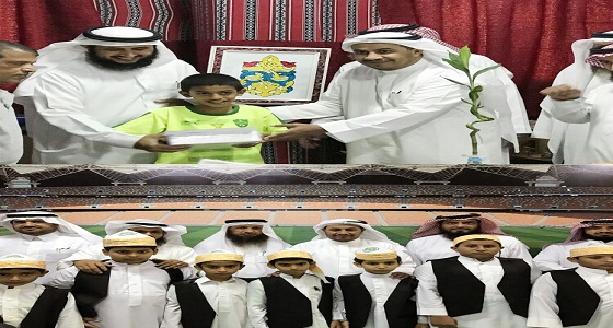 بالصور.. محافظ العرضيات يكرم المتميزين في مسابقة تدبر للقرآن بالعرضيات