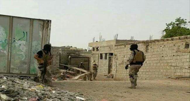 شرطة عدن تعلن القبض على المسؤول الأول عن تجنيد انتحاريين في تنظيم داعش