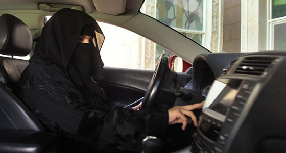 كاتب سعودي: زوجتي تقود السيارة أفضل مني