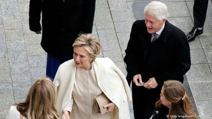 كلينتون وزوجته هيلاري يحضران حفل تنصيب ترامب أمام الكابيتول