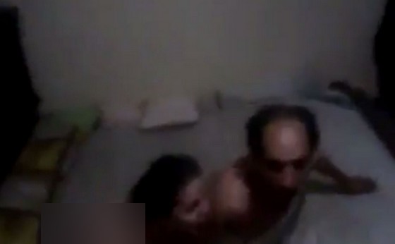 ضبط زوجة مصرية لحظة ممارسة الجنس مع والد زوجها