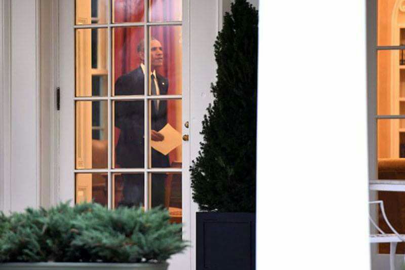 بالفيديو.. الخروج الأخير لأوباما من البيت الأبيض