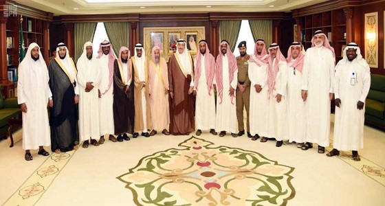 بالصور..أمير جازان يستقبل أولياء دم الطفل الشاجري بعد تنازلهم عن القصاص