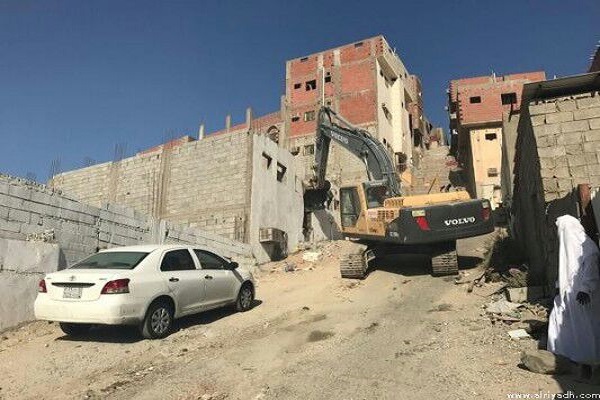 إزالة 3 عمائر مسلحة واحواش شعبية  مخالفة في مكة