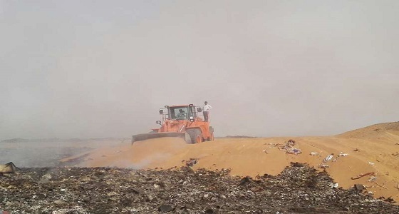 أمانة نجران تخمد حريقا في مرمى النفايات القديم بشرورة