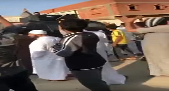 بالفيديو.. احتفاء المواطنين برجال الأمن عقب تصفية إرهابيين في حي الحرازات