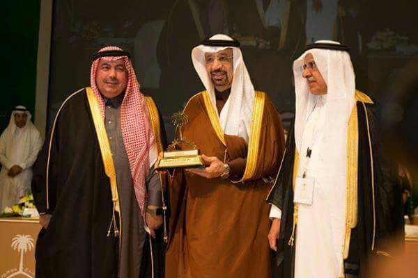 الفالح يكرم  الفائزين والفائزات بجائزة خادم الحرمين