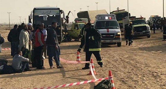 بالصور .. حادث مروع  بين شاحنة وحافلة يصرع و يصيب 11 مقيم على طريق الرياض- الطائف