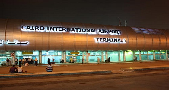 مطار القاهرة يمنع 5 عراقيين ويمني واحد من المغادرة إلى نيويورك