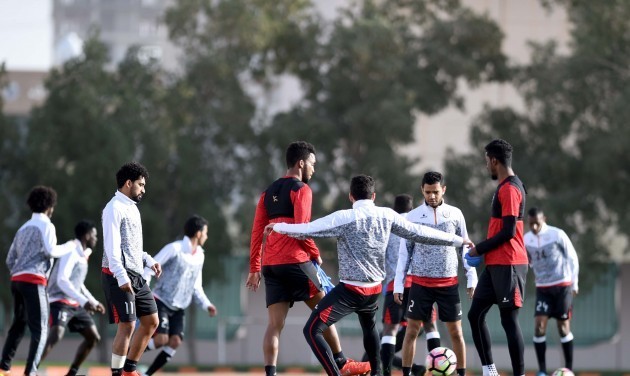 بالصور.. الشباب يواصل استعداداته للقاء التعاون بحضور رئيس النادي