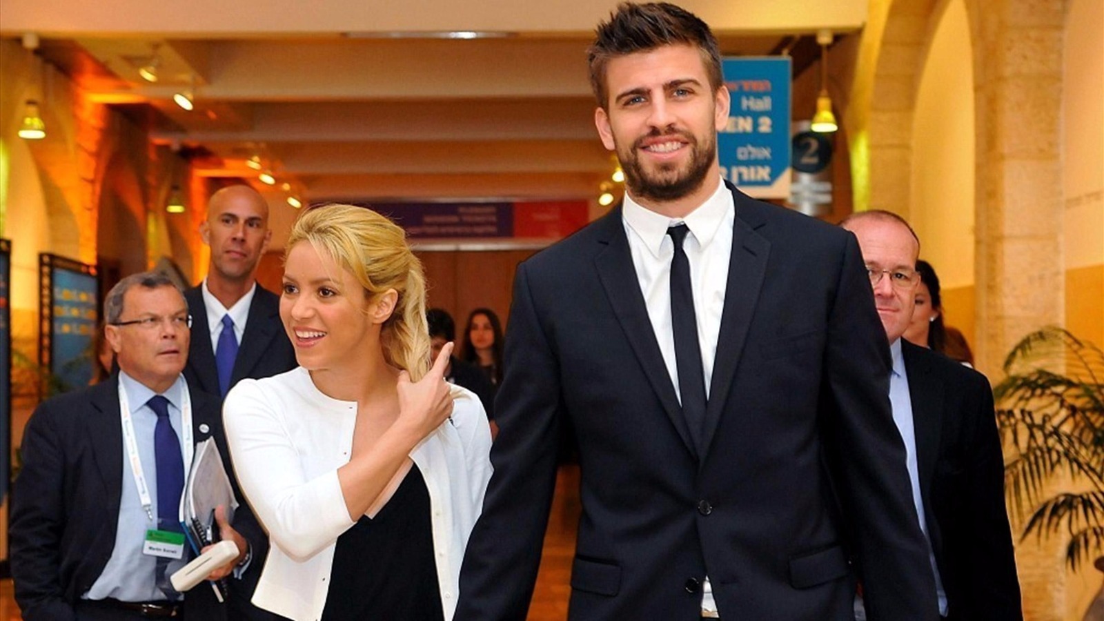 شِاكيرا” تصدم جماهير برشلونة بسبب “بيكيه”