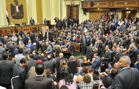 البرلمان المصري يوافق على تواجد الجيش في الخليج وباب المندب