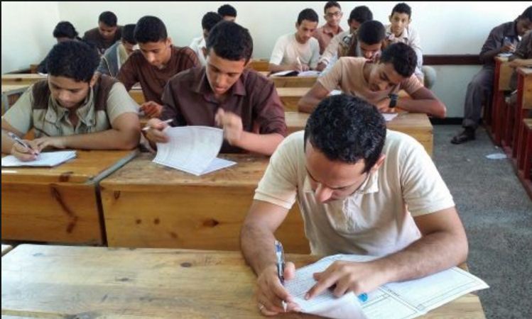 طالب جامعي مصري يمتحن الابتدائية بديلًا عن جاره