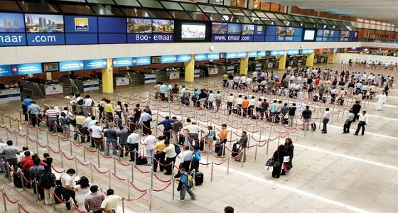 مطار دبي يمنع مسافرين من المغادرة إلى أمريكا